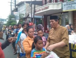 Ramadhan Berkah Dinas PUPR Karawang Bagikan Takjil Untuk Warga