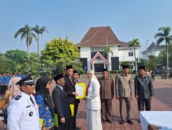 Bupati Karawang Cellica Nurrachadiana Resmi Lantik Direksi PDAM Tirta Tarum Karawang