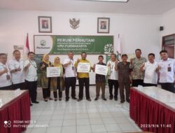 Bentuk Kepedulian KKPH Perhutani Purwakarta Berikan Bantuan Sosial TJSL Kepada Pekerja