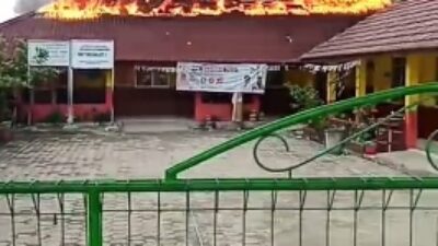 Dua Ruang Kelas SDN Tunggakjati I Karawang Barat Terbakar