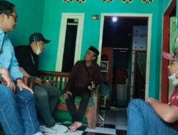 Ketua Bersama Pengurus IWO Indonesia DPD Karawang Takjiah Ke Rumah Duka Yang Meninggal