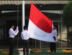 Penuh Khidmat, Proses Pengibaran Bendera Harkitnas Di Lapas Kelas IIA Karawang Dilakukan Oleh 3 Napiter