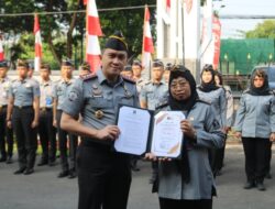 Beri Penghargaan Kepada Pegawai Teladan, Kalapas Karawang : Terima Kasih Telah Menjadi Contoh Yang Baik